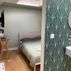 Guest house Ensuite Guest Unit With Air Conditioning And Free On Street Parking, Brighton