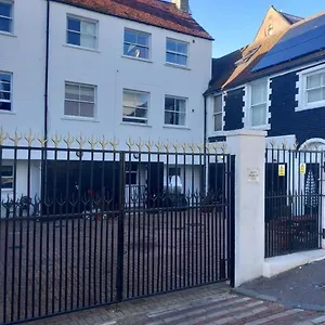 Guest house Number Three, Brighton